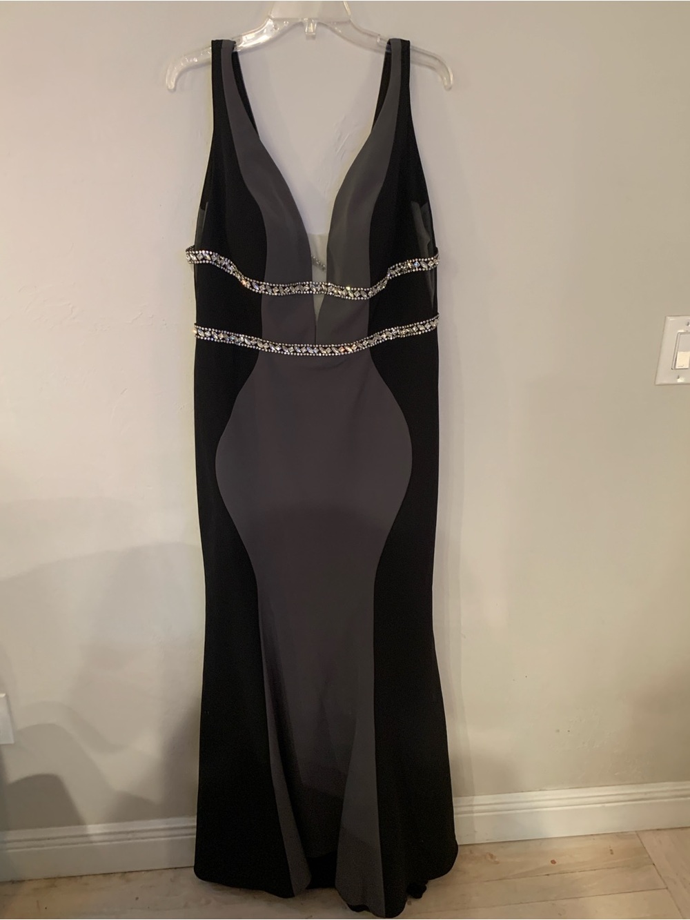Nox Anabel Elegant Black & Charcoal Colorblock Mermaid Gown Embellish Waist 2XL